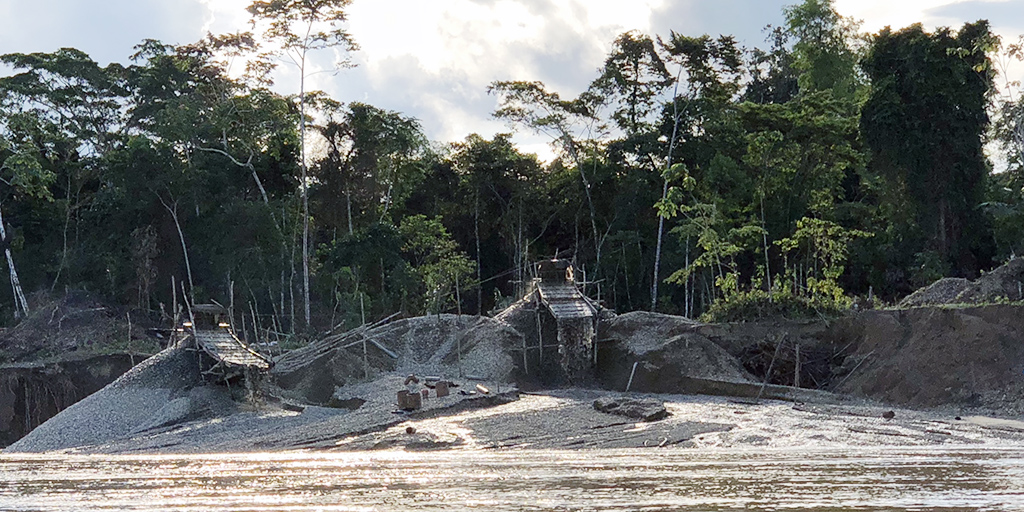 Mining setup on the Madre de Dios River